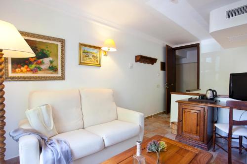 Hotel Cala Sant Vicenç - Adults Only - image 4