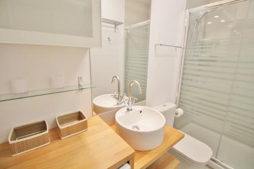 Apartment with Terrace image 10