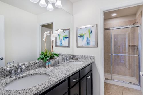 Private Villa Near Disney Pool Family Friendly thumb 3