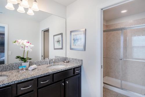 Private Villa Near Disney Pool Family Friendly thumb 4