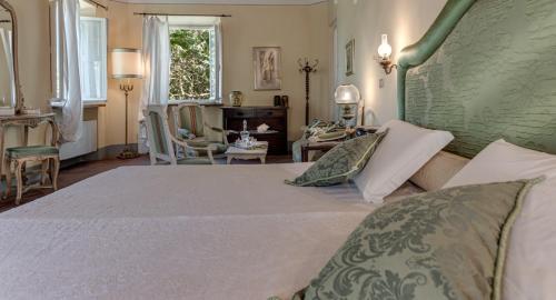 Deluxe King Suite image 4