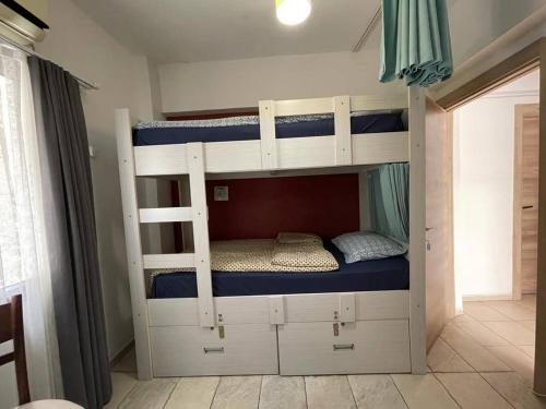 1 twin bed
