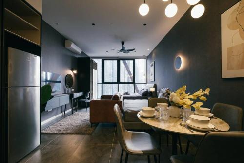 Scarletz KLCC Studio Suites 4 pax Luxury Modern Style WiFi 100Mbps, Kuala Lumpur