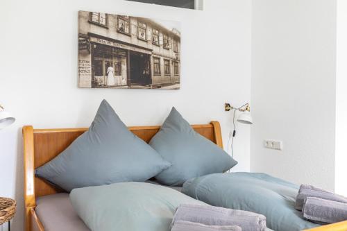 1 king bed, 1 sofa bed