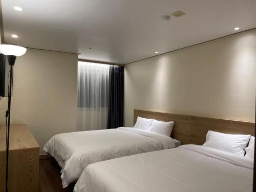 The Garden Hotel Room Type - Superior Quadruple Room