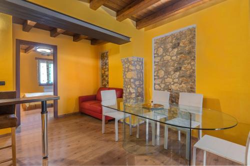  Stylish 2 bedroom with balcony in Verona