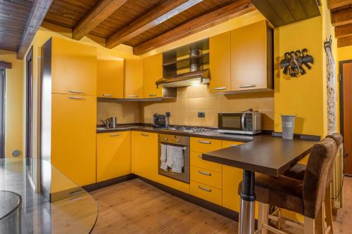  Stylish 2 bedroom with balcony in Verona