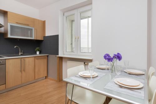 One-Bedroom Apartment image 9
