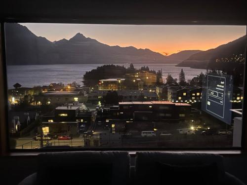 Panoramic Views - 10 minutes walk to Town