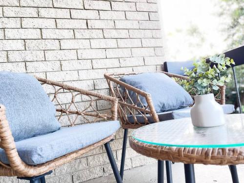 Seafoam Hideaway - Oceanfront Stay for 4