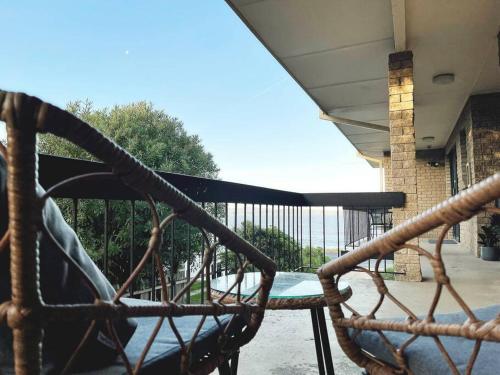 Seafoam Hideaway - Oceanfront Stay for 4 in Batemans Bay