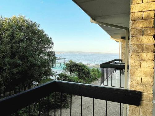 Seafoam Hideaway - Oceanfront Stay for 4 in Batemans Bay