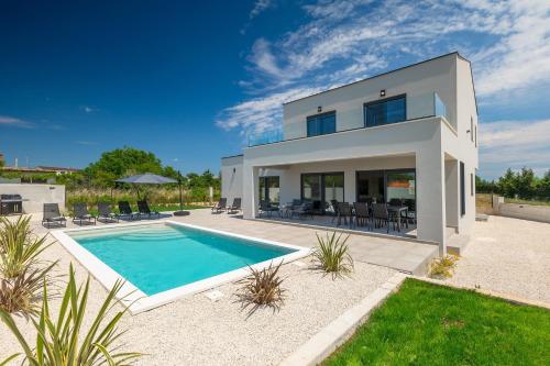 Modern villa with private pool in Pula, Pula