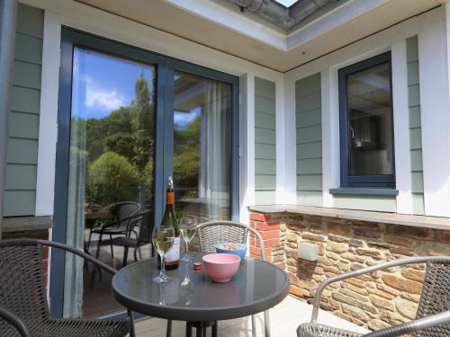 6 Court Cottage Hillfield Village - image 3