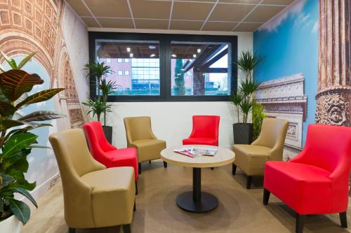 Comfort Hotel Chelles Marne-La-Vallée - image 4