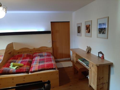 4 twin beds