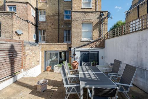 Fabulous Fulham - image 11