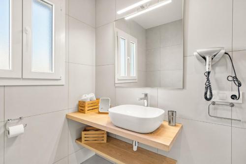 Three-Bedroom House image 5