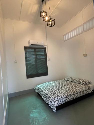 Bungalow House "Feel at Home" Near A Famosa & Jonker Street for 4 to 6 people stay