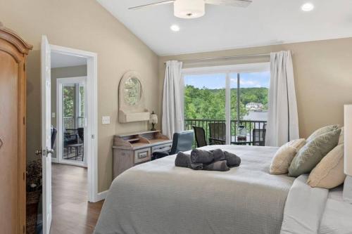 Sunset Harbor Lake of the Ozarks Lake Front House w HUGE dock, boat slips, kayaks, paddle boards, MM35 4bd 3ba Sunset Harbor Lake of the Ozarks Lake Front House w HUGE dock, boat slips, kayaks, paddle boards, MM35 4bd 3ba