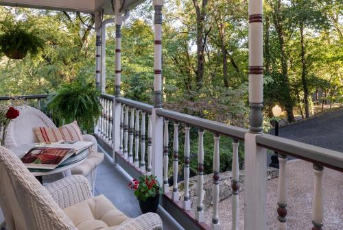 Arsenic and Old Lace Bed & Breakfast Inn - image 12