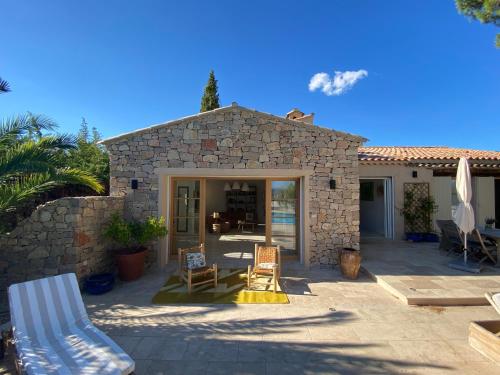 Lovely "Provence" villa with sea view, private heated pool, airco and beautiful garden