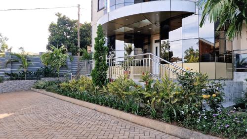 Eric Wilkins apartments - image 2