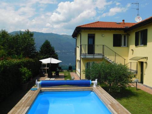  Haus am See in Porto Valtravaglia