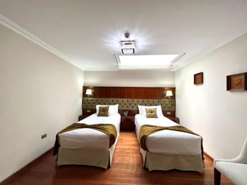 Deluxe Twin Room image 7