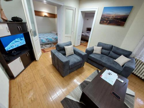 Bukoleon Apartment - image 5