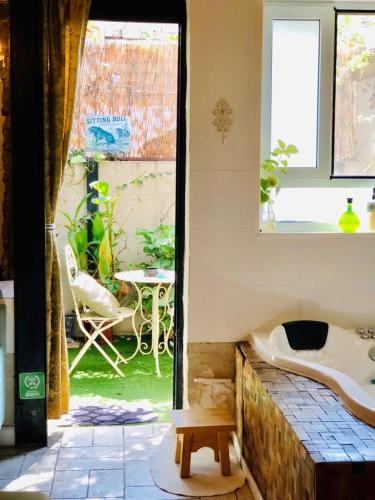 Double room with Spa Bath and Terrace - Ehad Ha'am st. 4 image 8