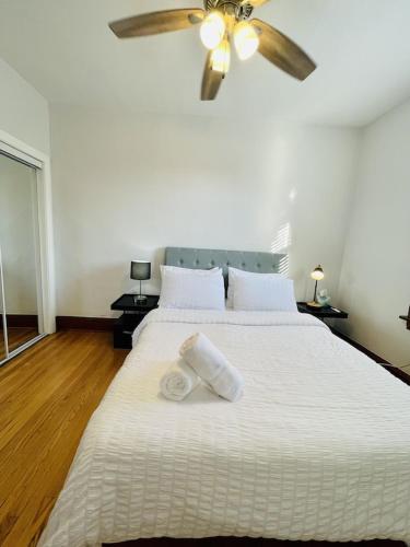The Karlov. Gorgeous ,spacious 2BD/ 1BA w/ Parking in Chicago, USA