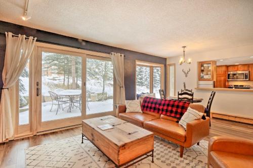 Charming Vail Condo with Patio and Mountain Views