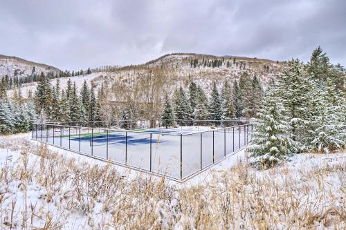 Charming Vail Condo with Patio and Mountain Views in Vail, USA
