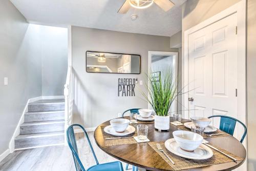 Pet-Friendly Indianapolis Townhome with Yard! in Indianapolis, USA