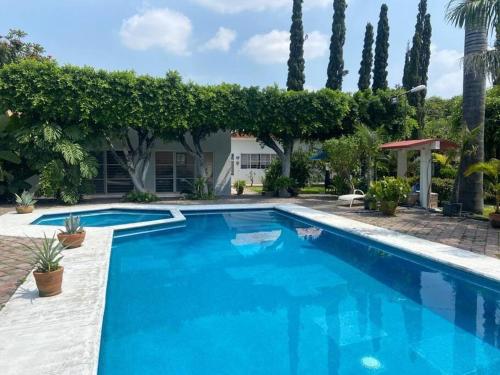 Casa Entera en Cuautla Morelos con alberca y jardin