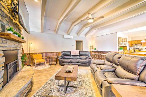 Beautiful Home with Hot Tub on Lake Wissota in Chippewa Falls, USA