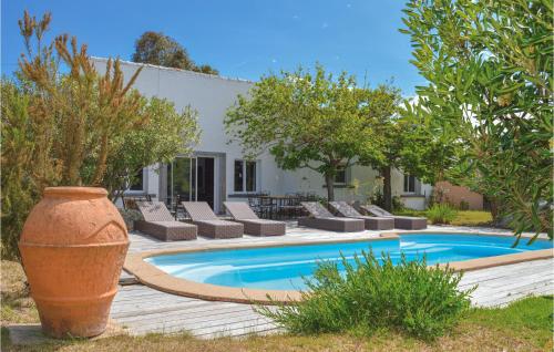 Four-Bedroom Holiday Home in Figari - image 2