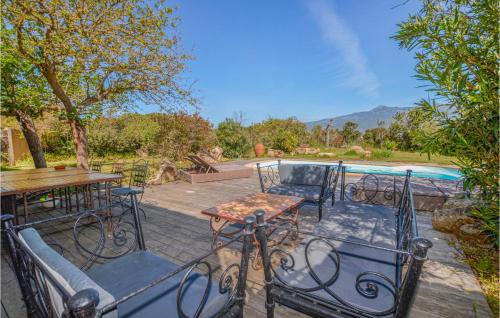 Four-Bedroom Holiday Home in Figari - image 11