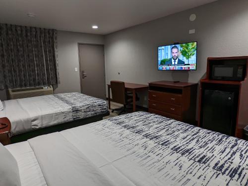 2 queen beds