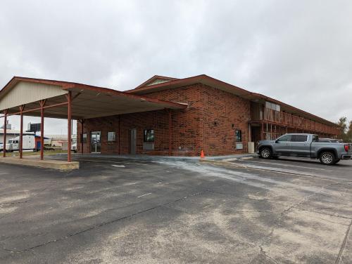 Buitenkant, OKC Hotel in Suburbs