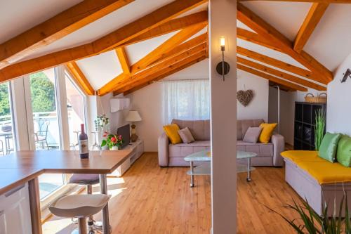 Comfortable apartment near Opatija in มิโฮติซิ