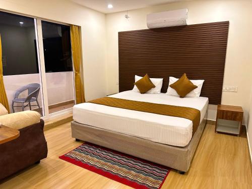 Double Room with Lake View room in Hotel Ramakrishna at Mahabalipuram