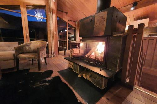Cosy 4 bedroom chalet with hot tub (Chalet Velours) - Saint-Marcel