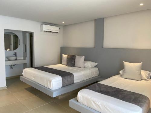 1 double bed, 1 twin bed