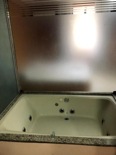 Bathroom, Hotel Serrano in Catete