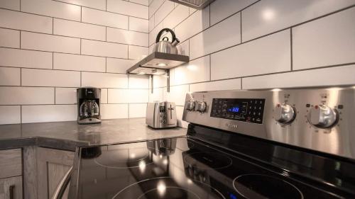 Kitchen, The Raspberry Garden Luxury Hotel & Suites in Rexburg (ID)