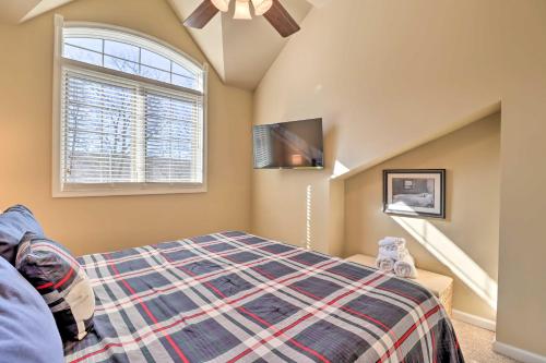 Big Boulder Mountain Townhome with Lake Club Access! - image 40