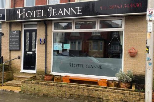 Hotel Jeanne - image 4