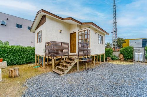 Breeze Cabin 2B W/Wifi, Smart TV & Parking.